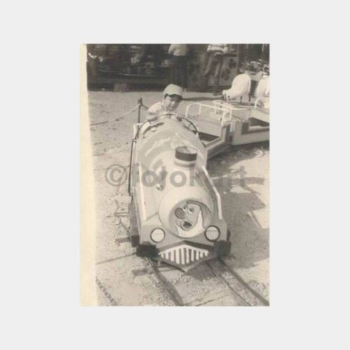 Lunapark Trene Binmiş Çocuk Büyük Boy Fotoğraf