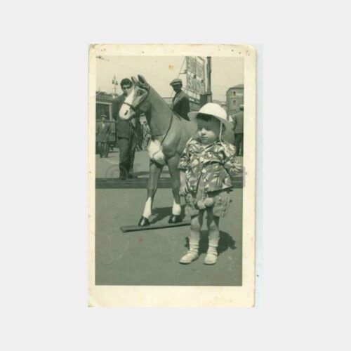 1955 Eminönü Çocuk ve Oyuncak At Fotoğraf