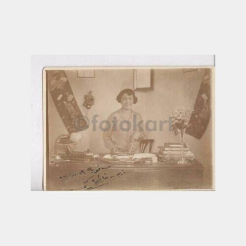 1927 Kadın Öğretmen ve Çalışma Masası Fotoğraf
