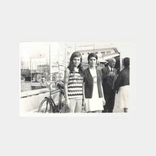 Bisikletli Genç Kızlar Fotoğraf