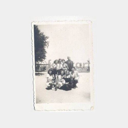 Bisikletli Kız Öğrenciler Konulu Fotoğraf