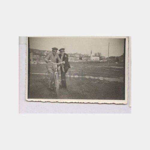 Bisikletli Lise Öğrencileri Fotoğraf