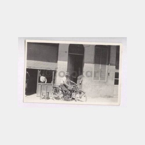 Tarihi Ev Önünde Bisikletli Görünüş Fotoğraf