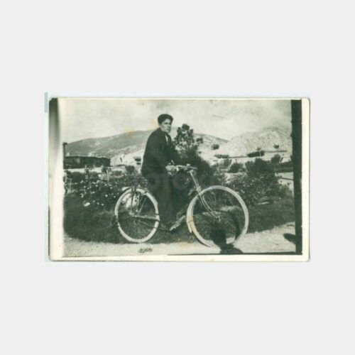 1932 Keçiborlu Park - Bisikletli Genç Fotoğraf