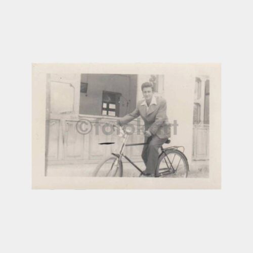 1960 Bisikletli Genç Konulu Fotoğraf