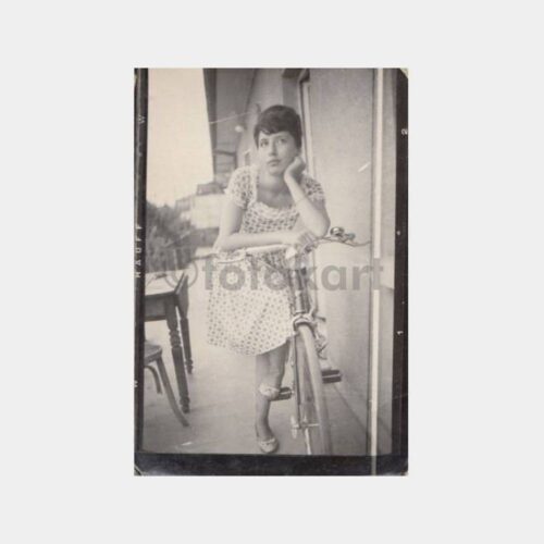 1950 Bisikletli Genç Kız Konulu Fotoğraf