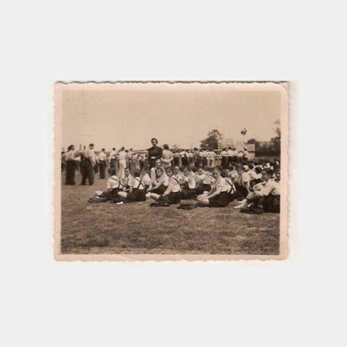 Fenerbahçe Sahası Kız Öğrenciler Dinlenmede Fotoğraf