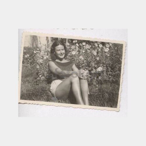 Tarihi Ev Bahçesi ve Kadın Görünüş Fotoğraf