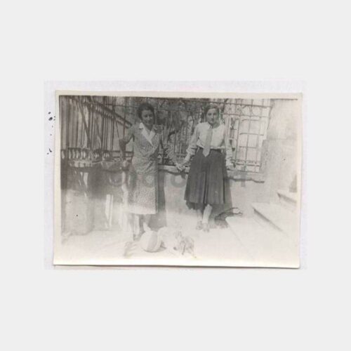 Tarihi Ev Önünde Kadınlar Fotoğraf