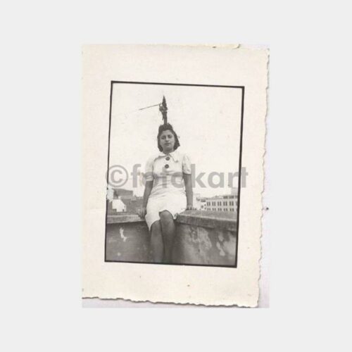 Tarihi Ev Balkonunda Kadın Görünüş Fotoğraf