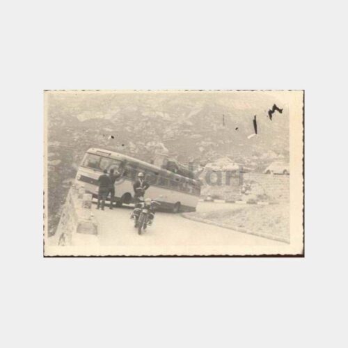 İsviçre Virajda Kalmış Otobüs İlginç Fotoğraf