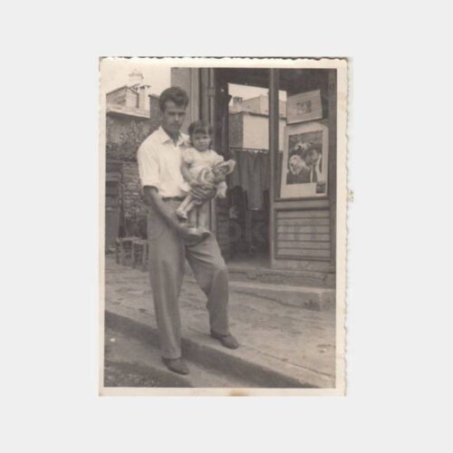 1950 Eskişehir Oyuncaklı Kız Konulu Fotoğraf