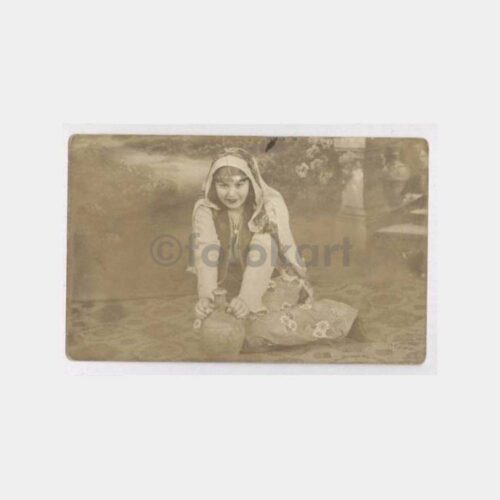 1933 Folklor Konulu Kadın Fotoğraf