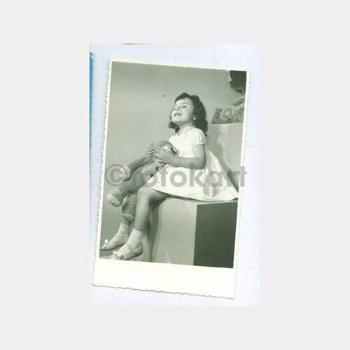 1962 Oyuncaklı Kız Çocuk Stüdyo Fotoğraf