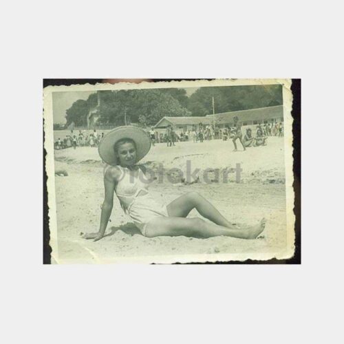 1944 İlginç Mayolu Kadın - Plaj Albüm Fotoğraf