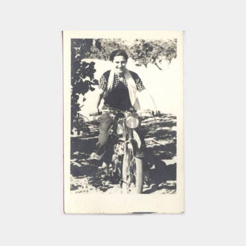 Motorsikletli Kadın Görünüş Fotoğraf
