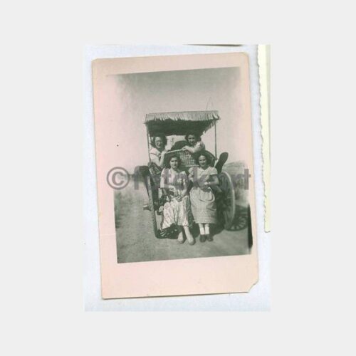 1949 Faytonda Kadınlar Fotoğraf