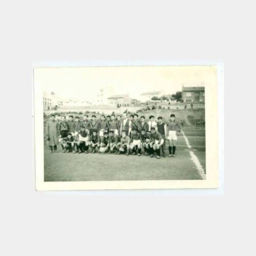 1958 Bandırma Sahasında Futbol Takımı Fotoğraf