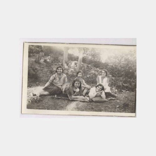 1930 Tarihi Ev Bahçede Kızlar Görünüş Fotoğraf