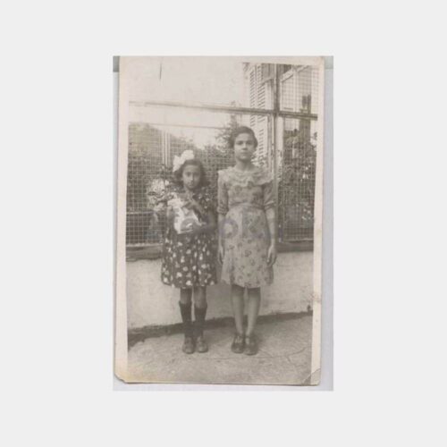 Tarihi Ev Önünde Çocuklar Konulu Fotoğraf