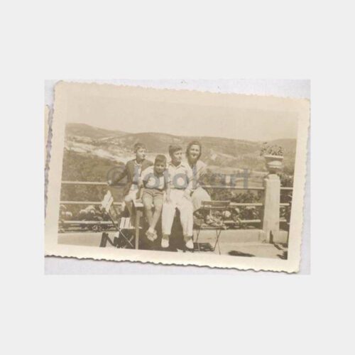 Tarihi Ev Balkonunda Çocuklar Fotoğraf