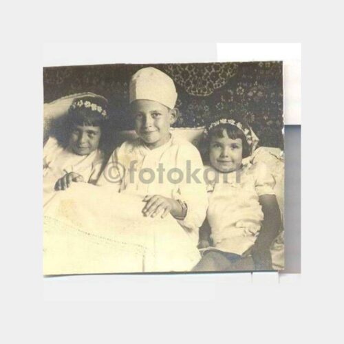 Kız Kardeşleri ile Sünnet Çocuğu Fotoğrafı