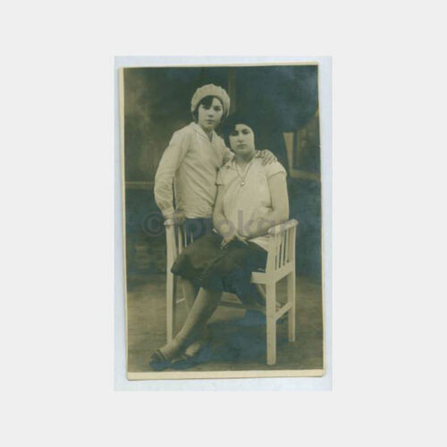 1928 Şapkalı Genç Kızlar Stüdyo Fotoğraf