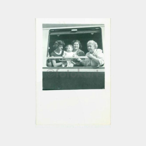 1956 Tren Penceresinde Kadınlar Fotoğraf