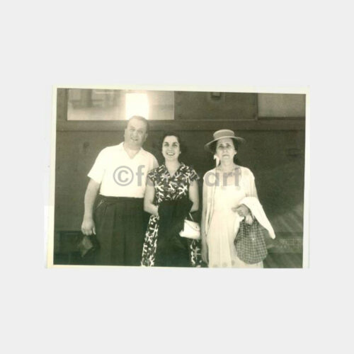 1957 Tren Vagon Önü Şapkalı Kadın Fotoğraf