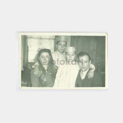 1945 Sünnet Çocukları ve Ailesi Fotoğraf