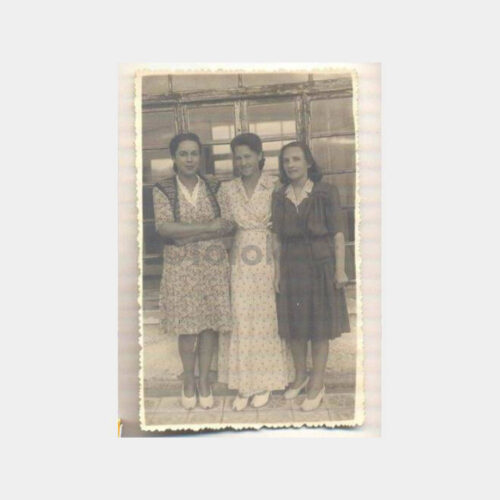 1940'lar Dönem Giysili 3 Kadın Fotoğraf