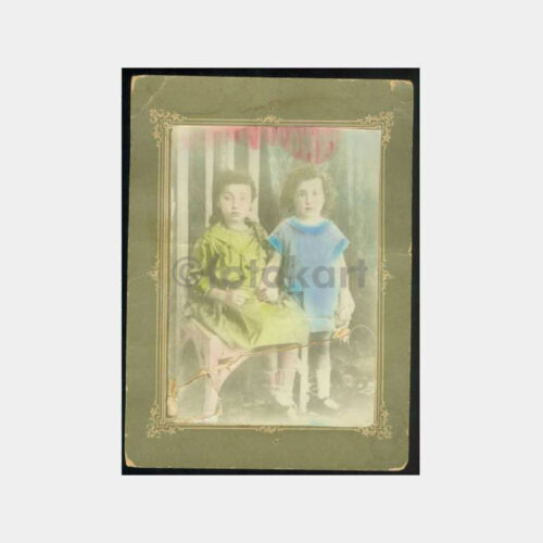 1930 Elle Boyanmış Kız Çocuk Giysili Fotoğraf