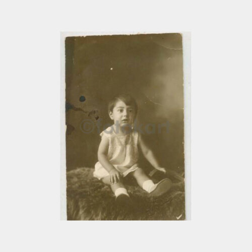1928 Bebek Çocuk Giysi Konulu Fotoğraf