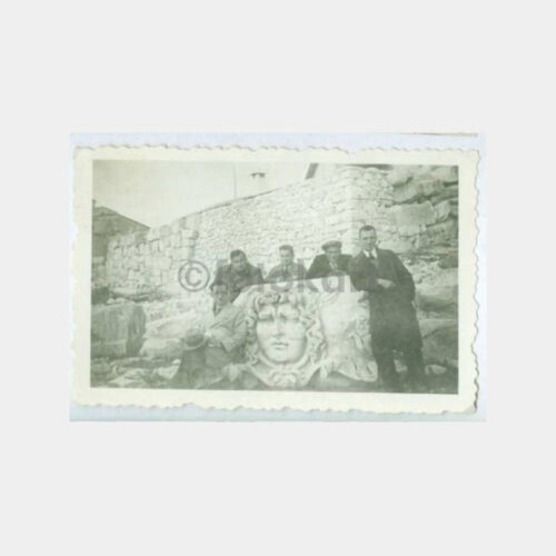 1940 Aydın Didim Heykeli Önünde Grup Fotoğraf