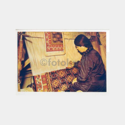 Halı Dokuyan Kız Görünüş Fotoğraf