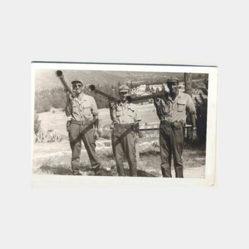 Askerler Havan Topu ile Görünüş Fotoğraf