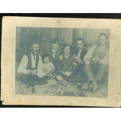 1929 Kahve ve Çay İçen Aile Görünüş Fotoğraf