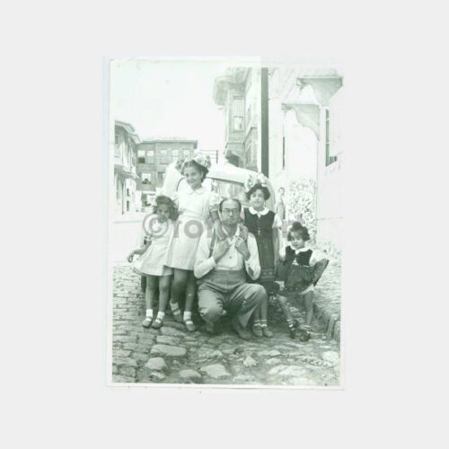 1952 İstanbul Sokaklarında Aile Konulu Fotoğraf