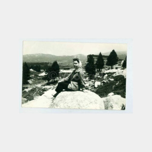 1968 Bursa Uludağ - Büyük Otel Önü Kadın Fotoğraf