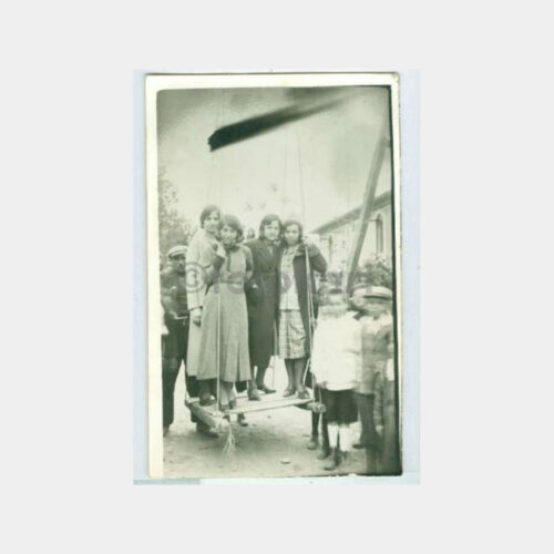 1935 Susurluk Kadınlar - Salıncakta Fotoğraf