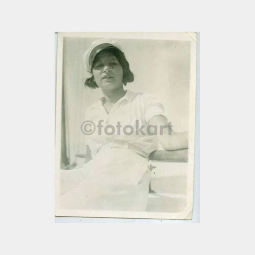 1930 Kalamış Yelkenlide Kadın 2 Adet Fotoğraf