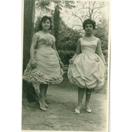 1960'lar Tarzı Giyimli Kadınlar Fotoğraf