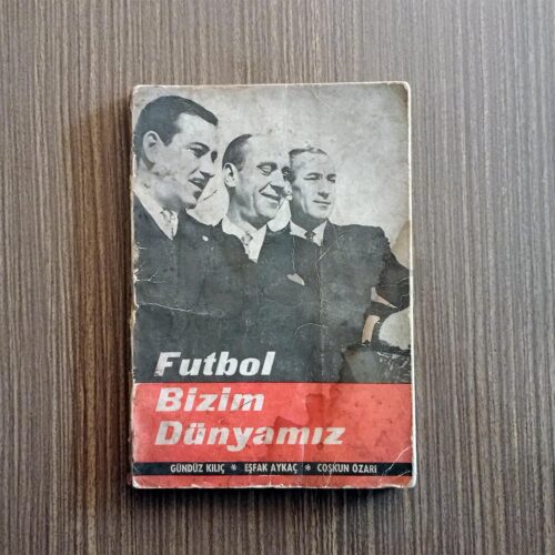 Futbol Bizim Dünyamız - Gündüz Kılıç, Eşfak Aykaç, Coşkun Özarı (İmzalı)