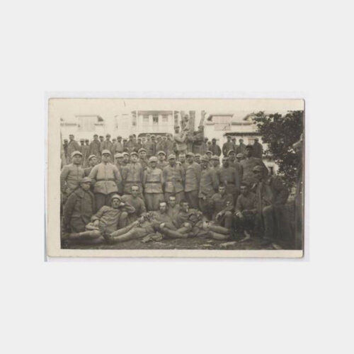 1935 Kışla Önünde Askerler Görünüş Fotoğraf