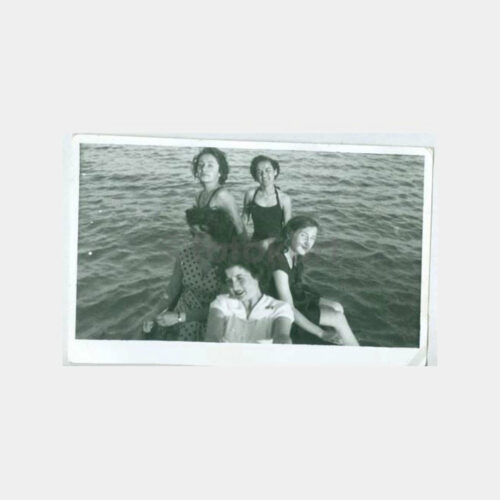 1940 Plaj Sandalda Kadınlar Fotoğraf