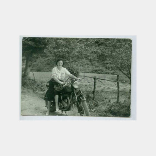 1960 Motorsikletli Kadın Fotoğraf