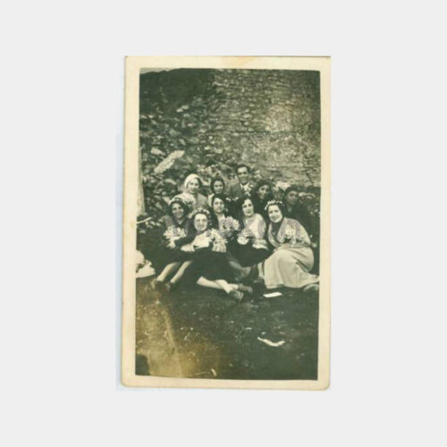 1940 Çiçek Taçlı Kadınlar Grup Fotoğraf