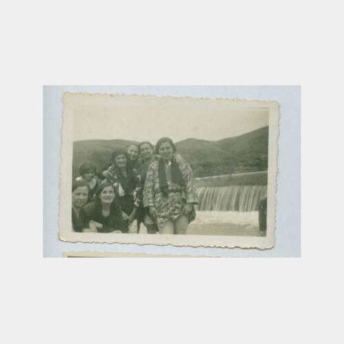1940 Şelale Önünde Kadınlar Fotoğraf