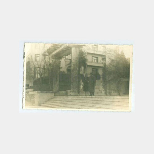1930 Tarihi Ev Bahçesinde Aile Fotoğraf