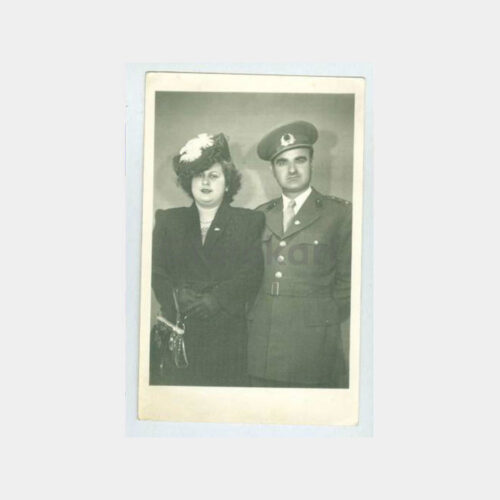 1949 Şapkalı Kadın Aile Konulu Fotoğraf
